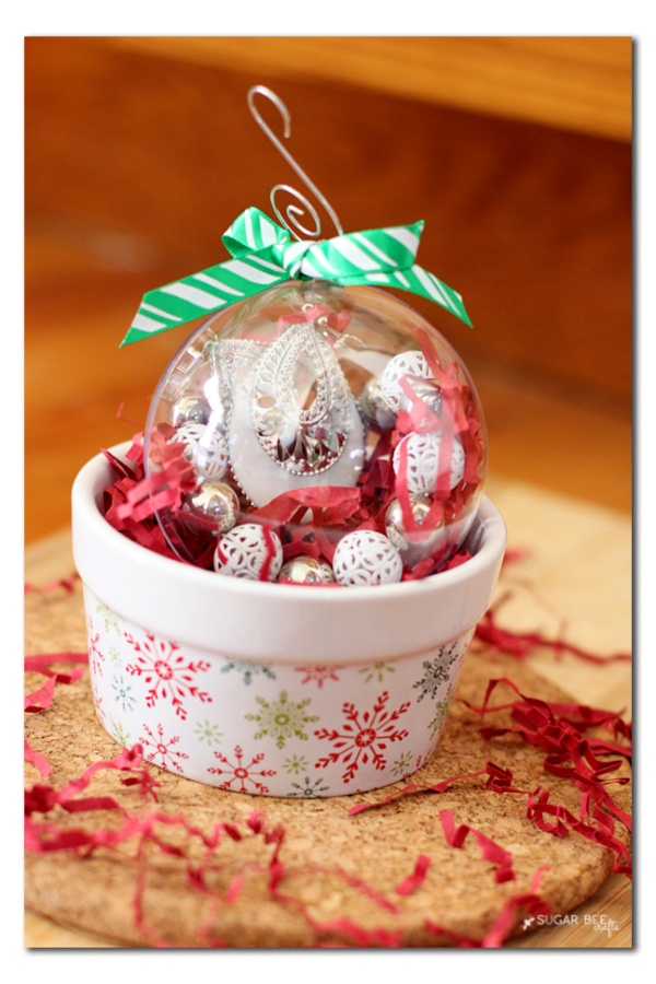 Gift Wrapping Idea: Filled Ornament - Sugar Bee Crafts