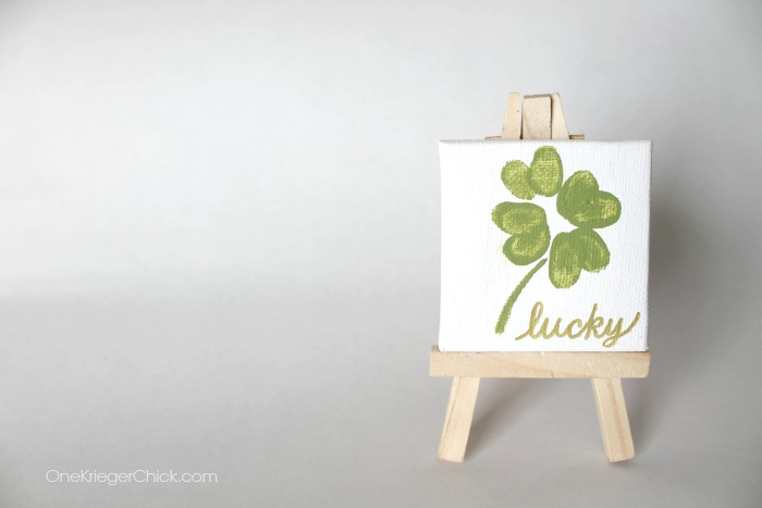 Mini Fingerprint Shamrock Art {Home Decor Contributor} - Sugar Bee Crafts