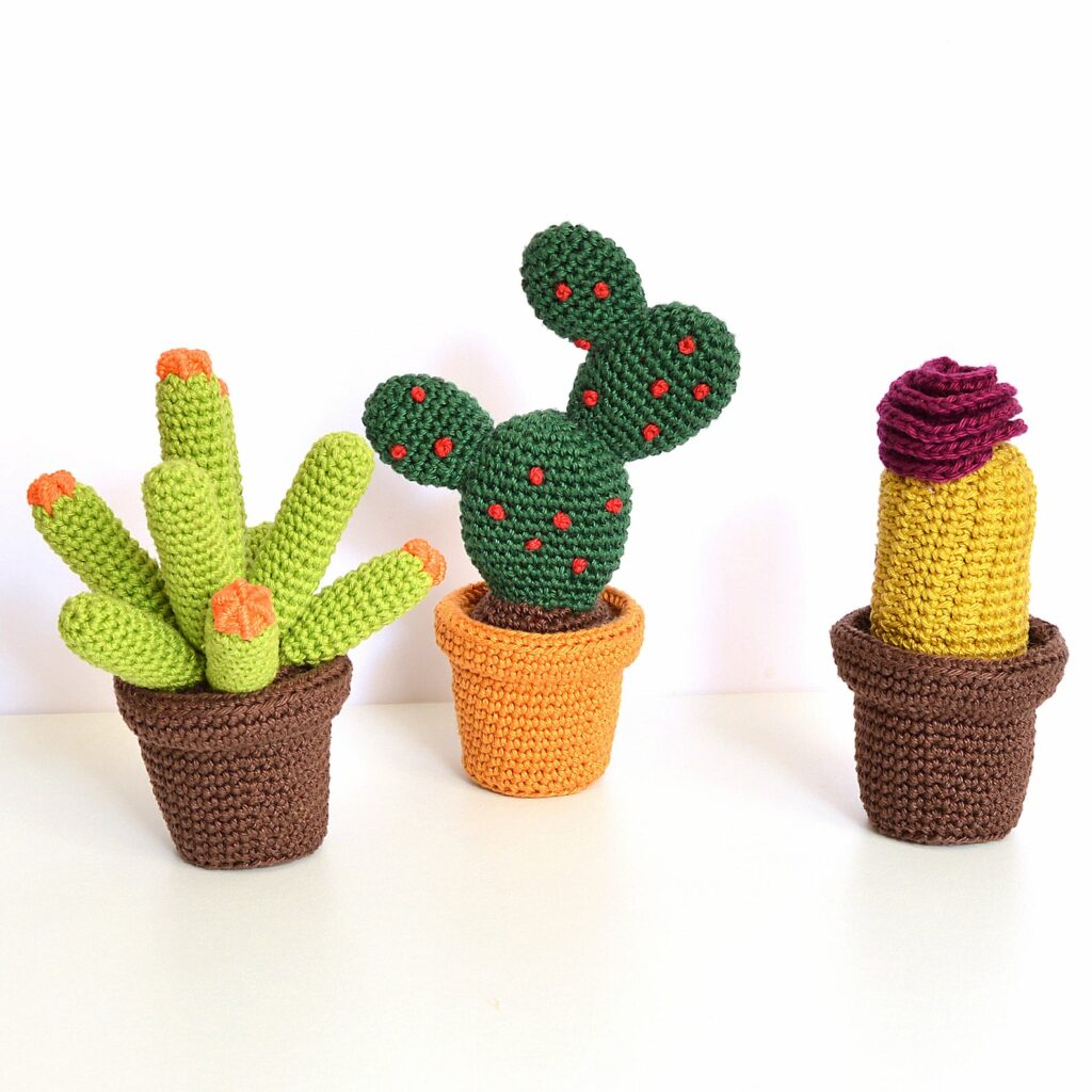 Crochet cactus amigurumi