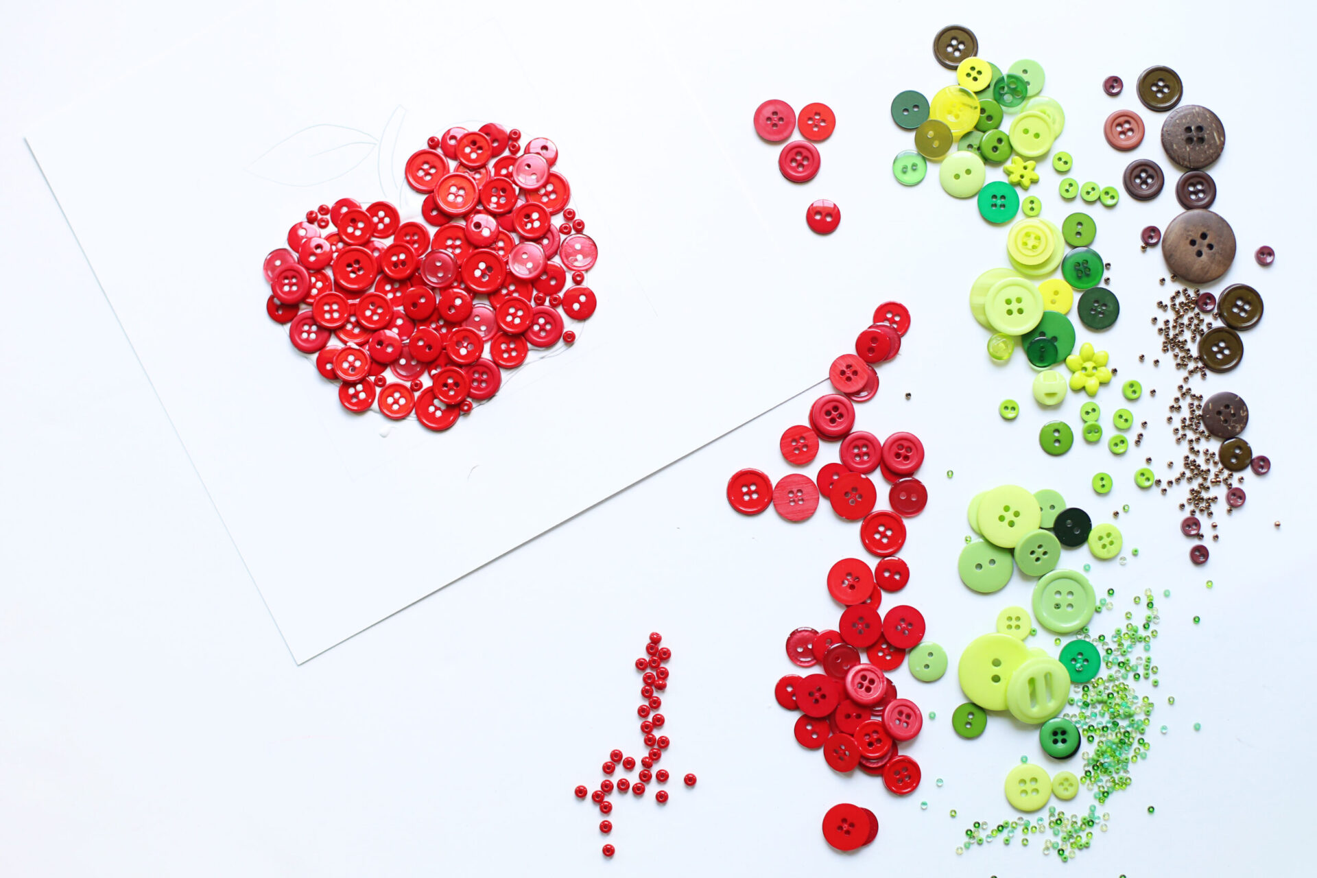 Button Apple Art - Teacher Appreciation Gift Idea - Sugar Bee Crafts