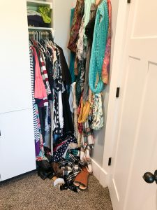 5 ways to Happiness through decluttering a closet - Sugar Bee Crafts