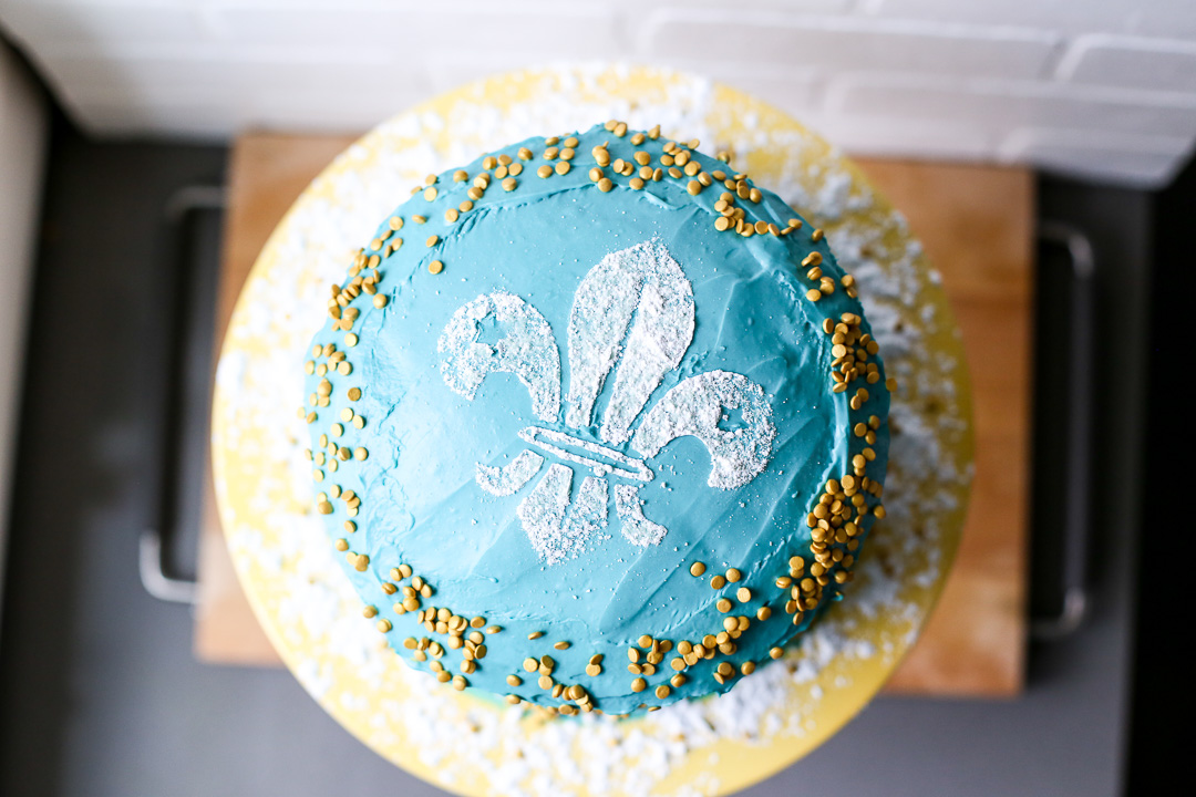 blue-and-gold-cake-for-cub-scouts-sugar-bee-crafts